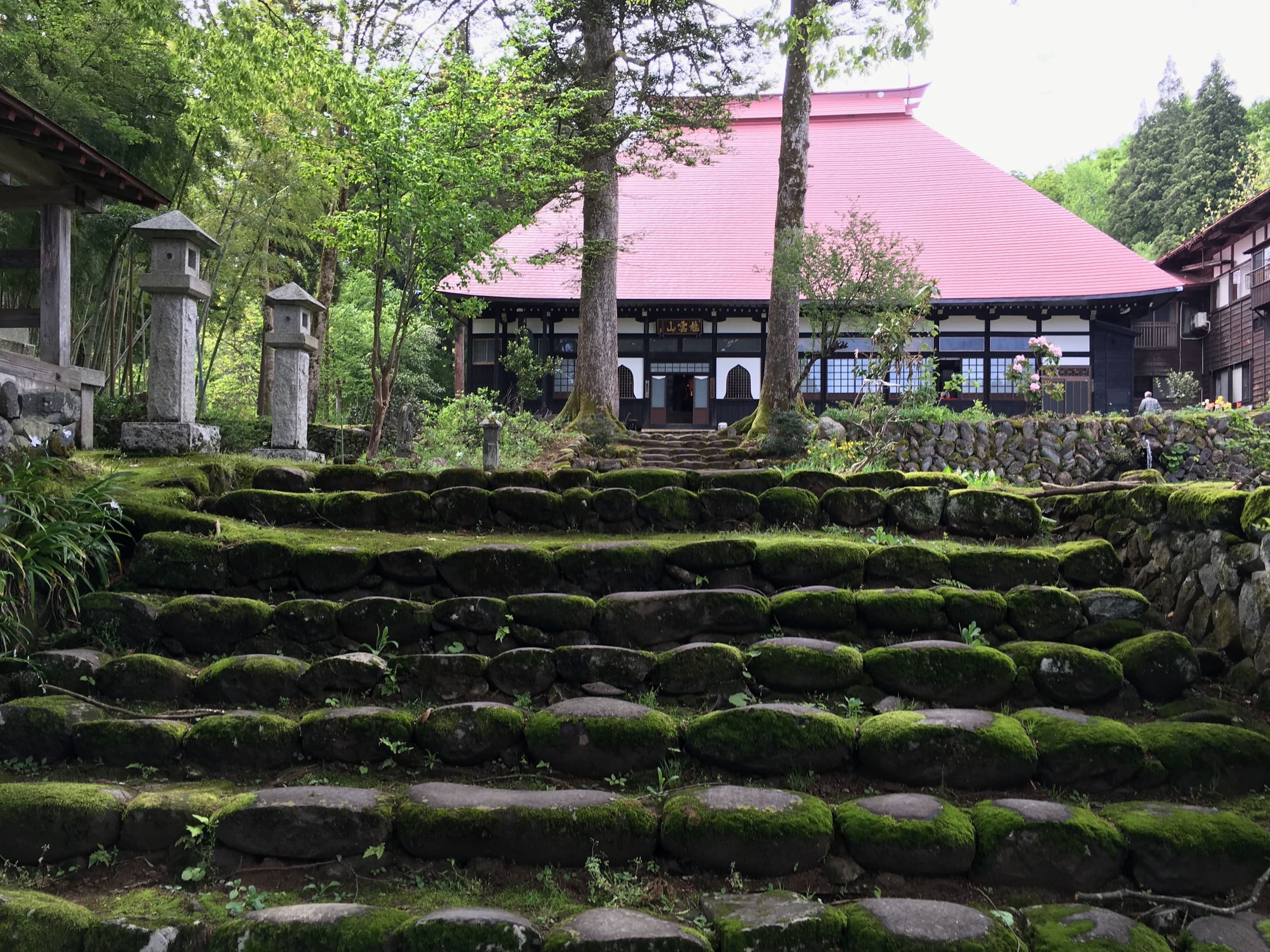 長福寺本堂夏入口