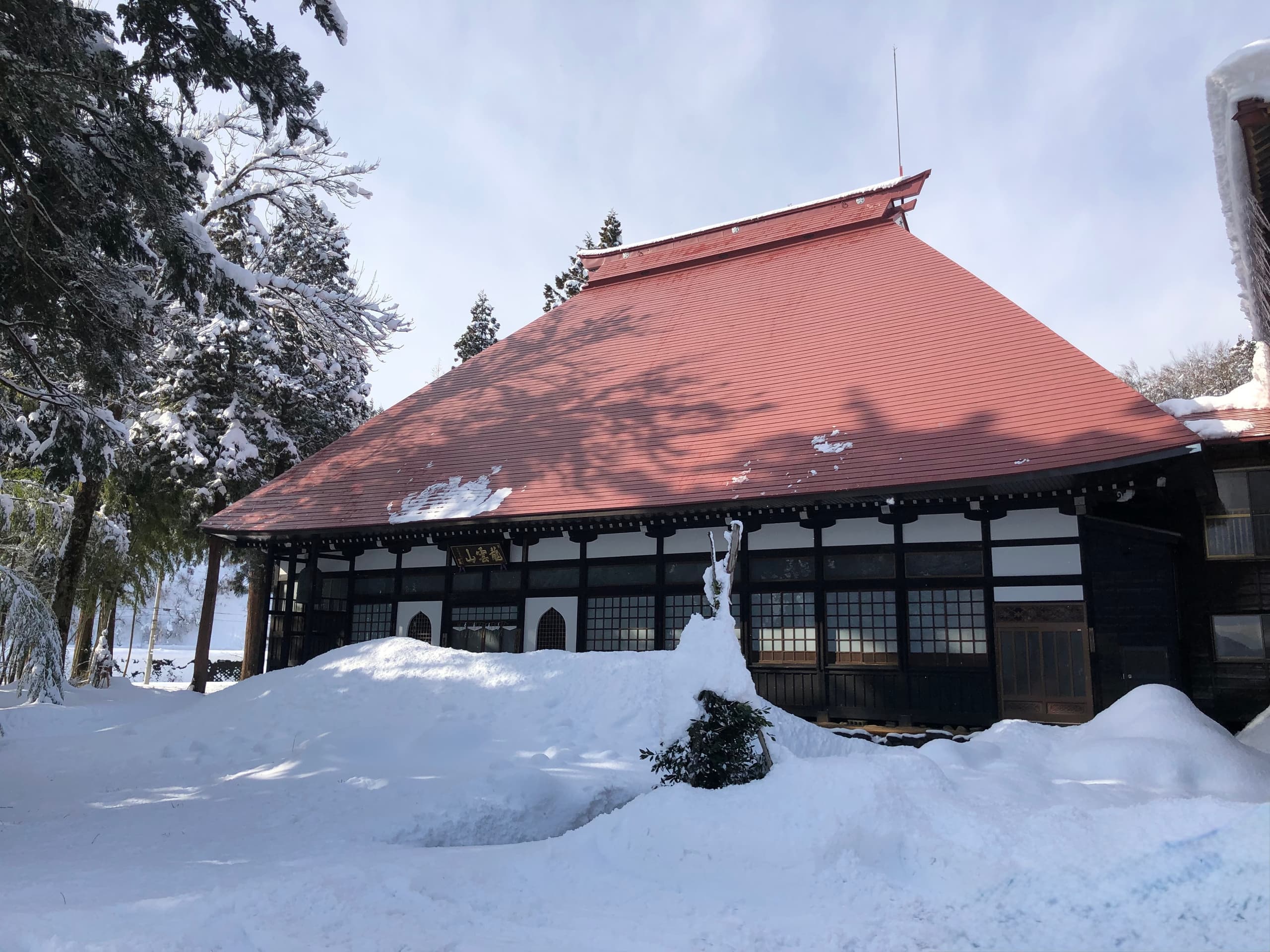 長福寺本堂春雪解け