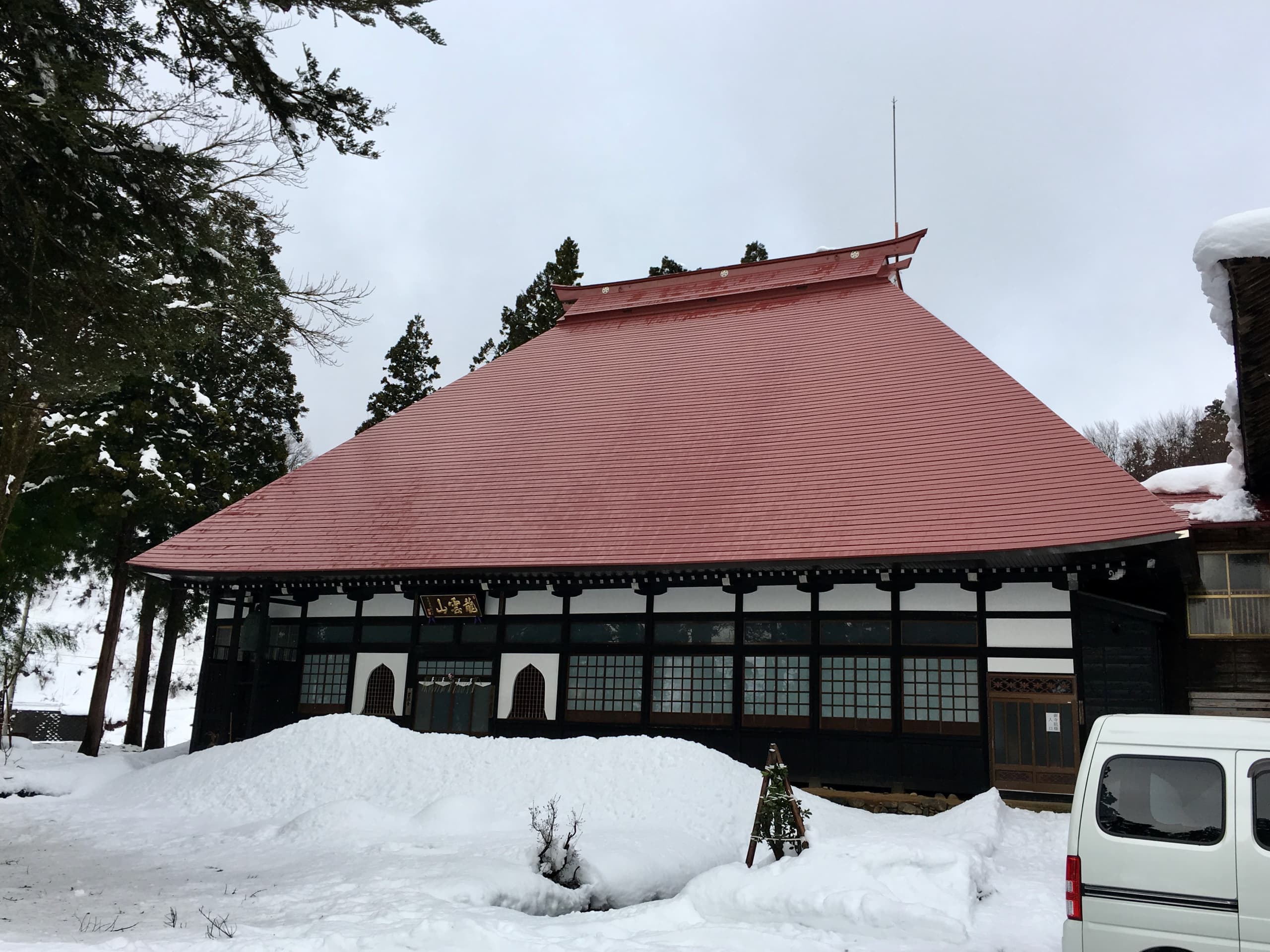 長福寺本堂春雪解け