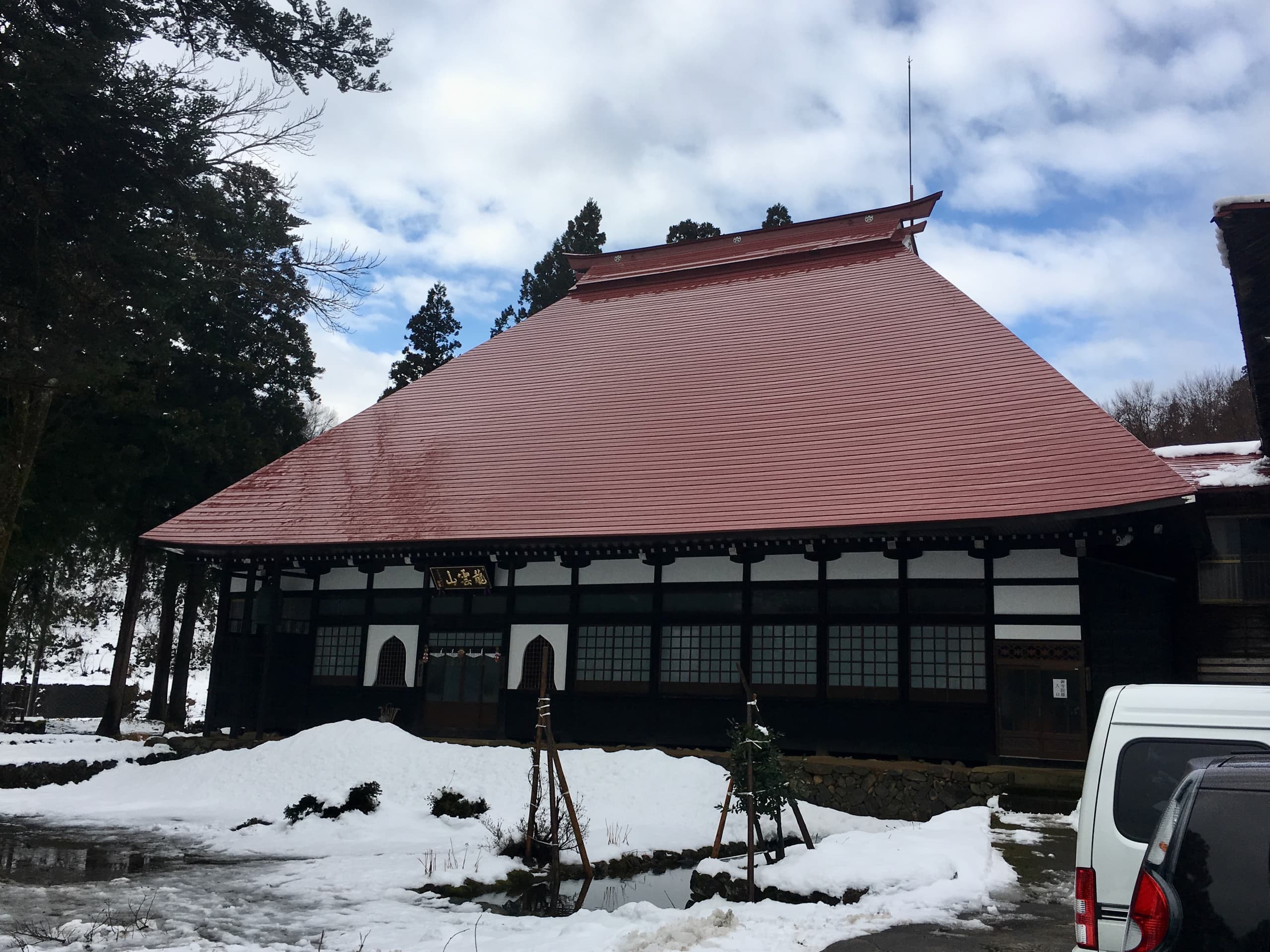 長福寺本堂春雪解け